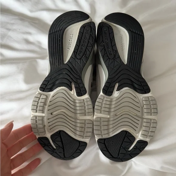 New Balance 990 V6 Gray and White Athletic Shoes - Picture 6 of 8